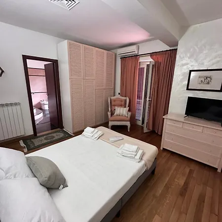 Garden B&B *